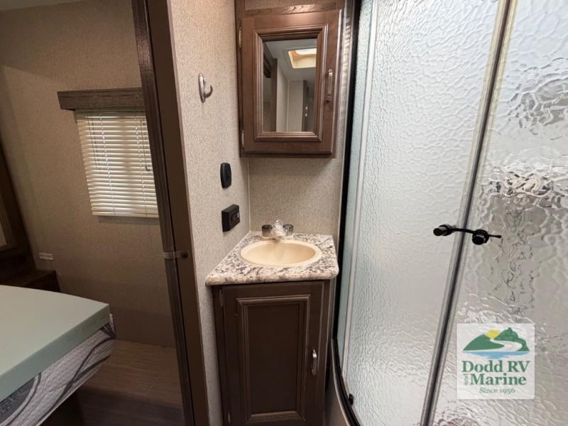 Pre-Owned 2019 Keystone RV 3350BH Grand Touring - photo - 25