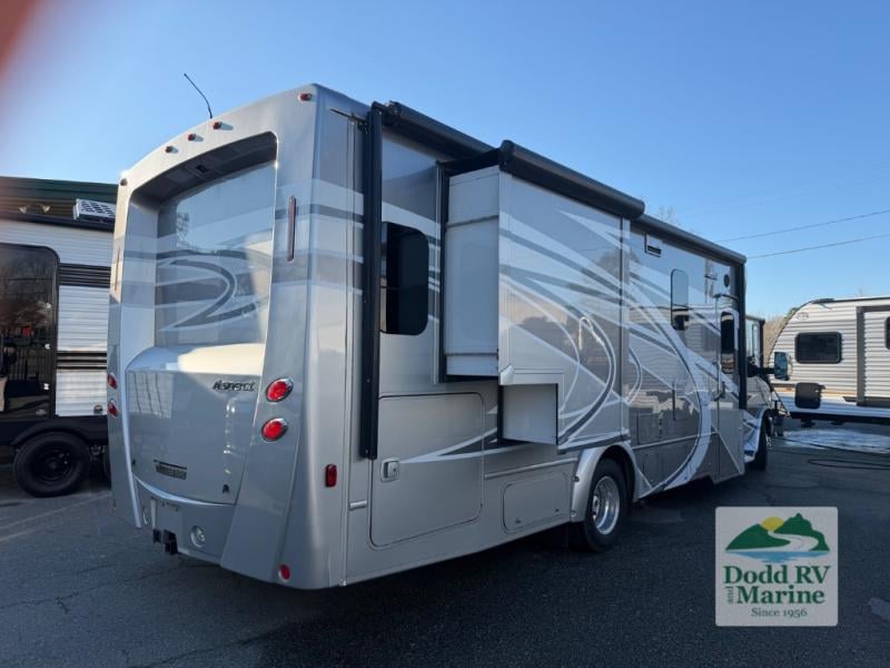 Pre-Owned 2017 Winnebago 27K - photo - 3
