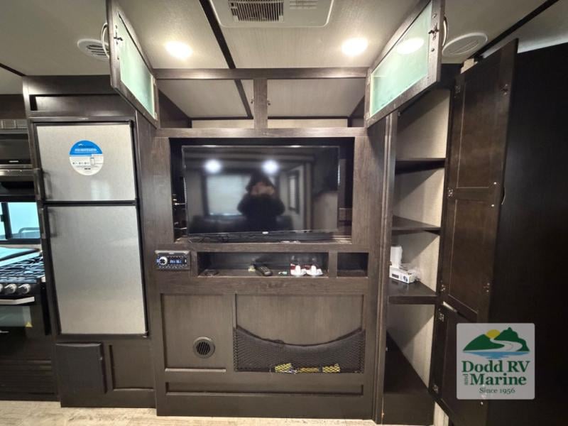 Pre-Owned 2021 Coachmen RV 2963BH - photo - 18