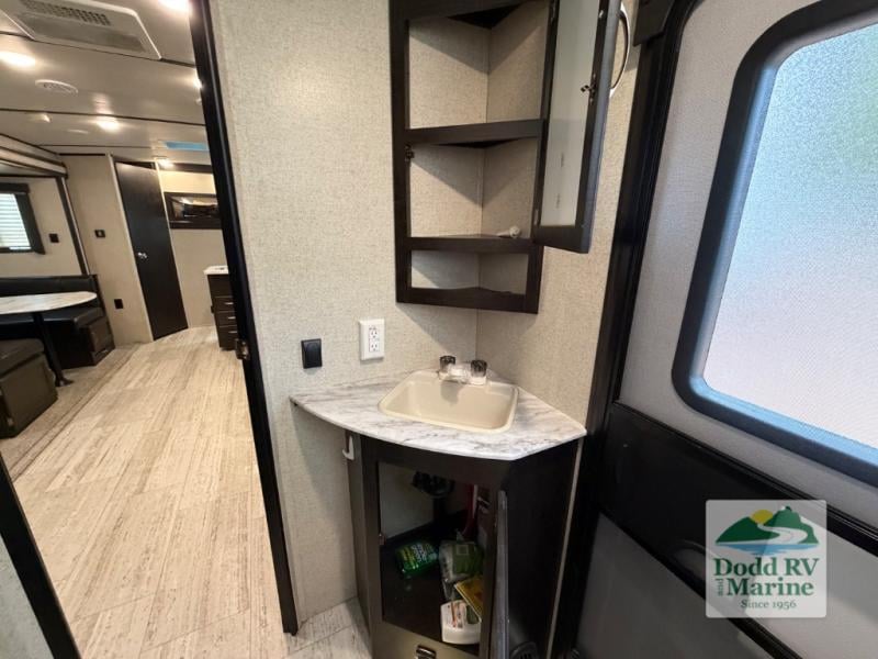 Pre-Owned 2021 Coachmen RV 2963BH - photo - 30