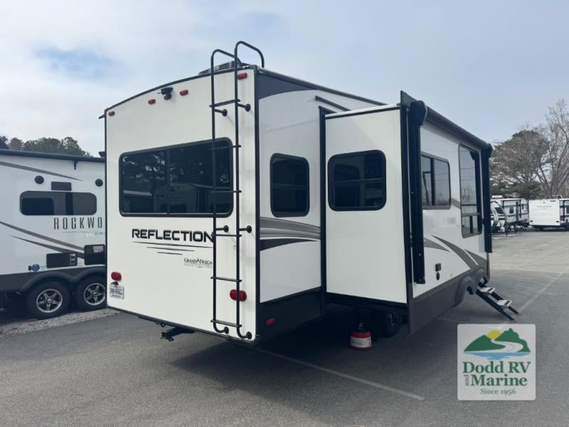 Pre-Owned 2023 Grand Design 303RLS - photo - 4