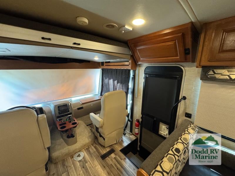 Pre-Owned 2018 Winnebago 29VE - photo - 24