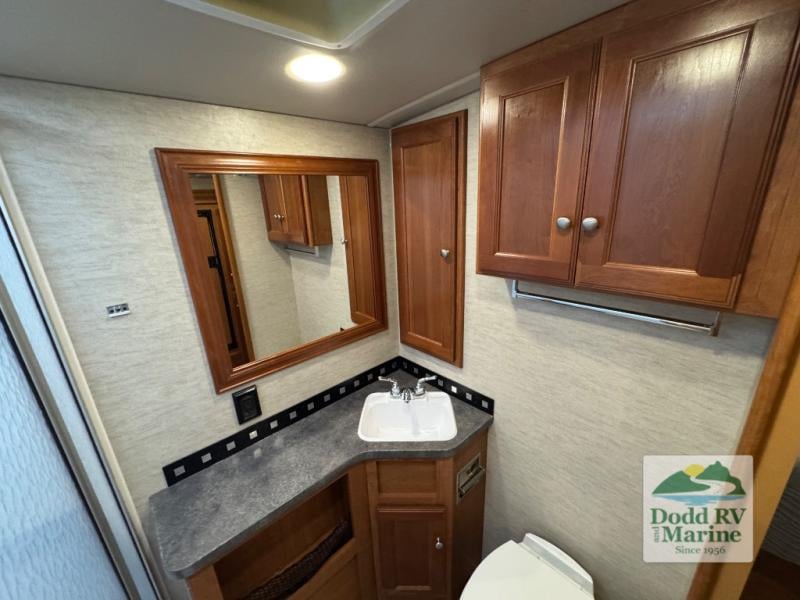 Pre-Owned 2018 Winnebago 29VE - photo - 37