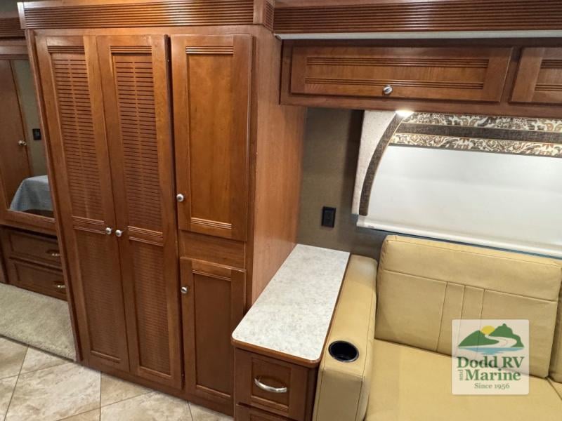 Pre-Owned 2018 Winnebago 38F - photo - 30