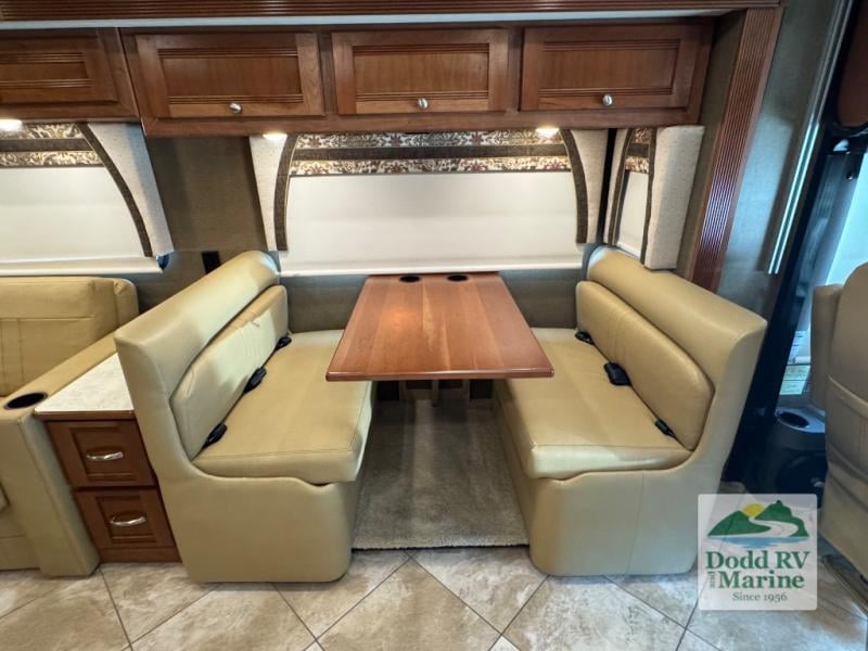 Pre-Owned 2018 Winnebago 38F - photo - 24