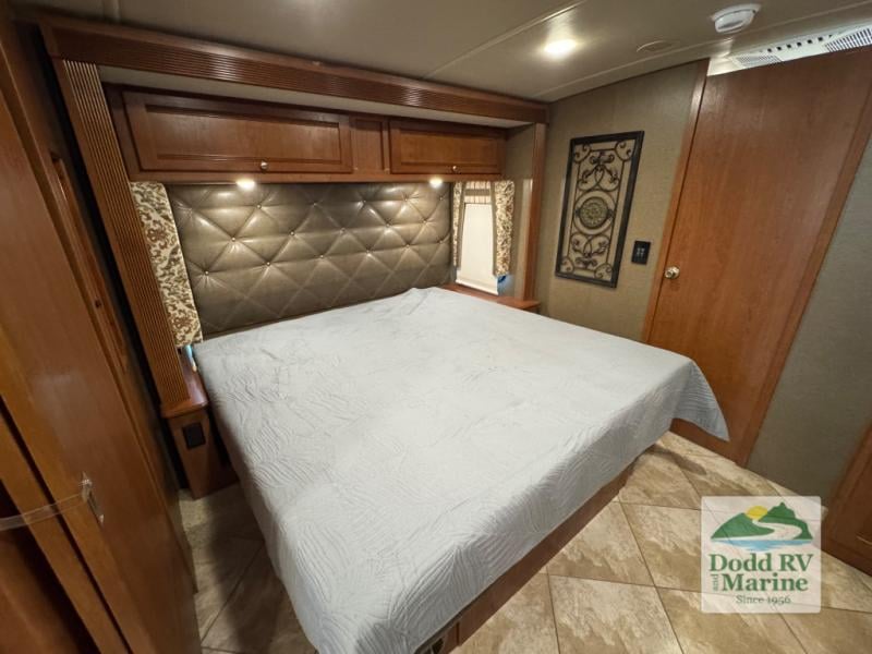 Pre-Owned 2018 Winnebago 38F - photo - 38
