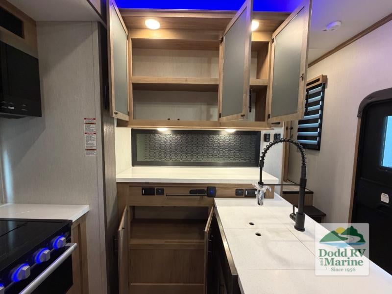 Pre-Owned 2024 Forest River RV VGF383G2 - photo - 15