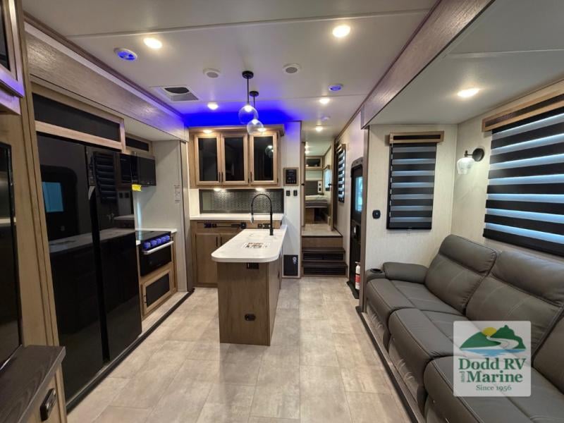 Pre-Owned 2024 Forest River RV VGF383G2 - photo - 5