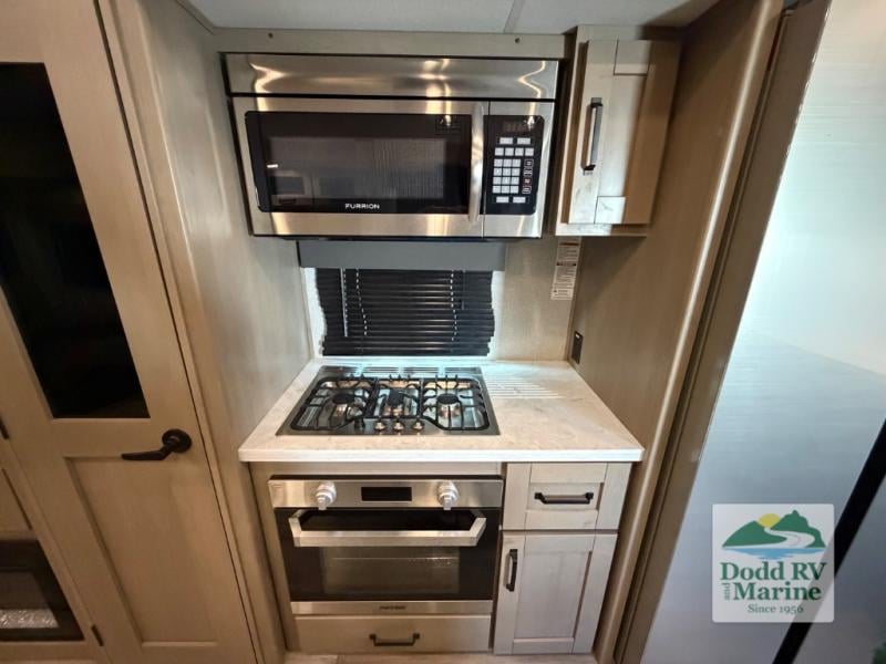 Pre-Owned 2023 Grand Design 303RLS - photo - 12
