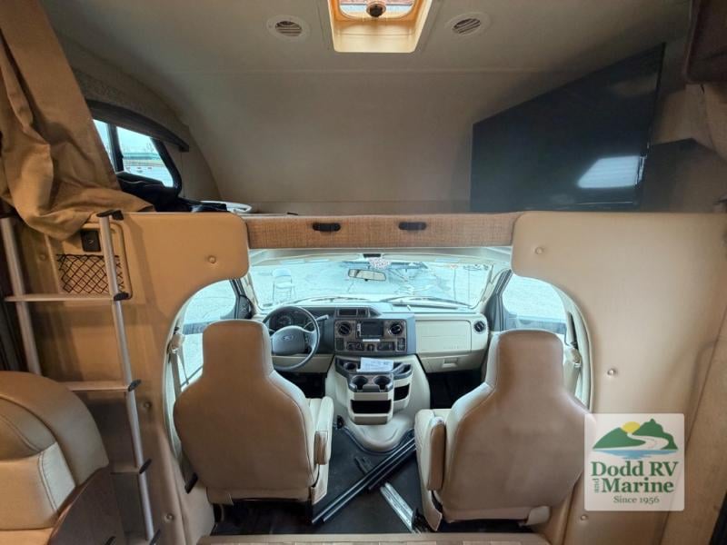 Pre-Owned 2020 Thor Motor Coach 24F - photo - 37