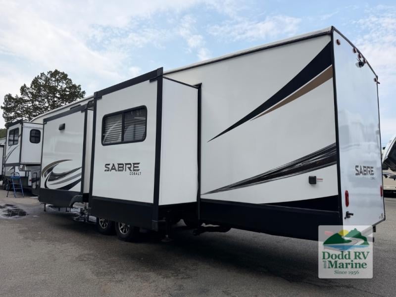 Pre-Owned 2022 Forest River RV 37FLH - photo - 3