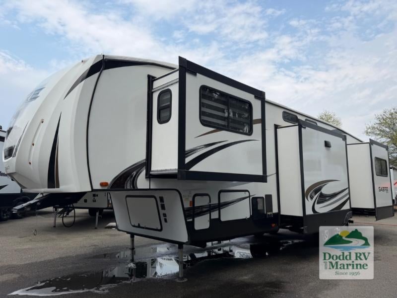 Pre-Owned 2022 Forest River RV 37FLH - photo - 2