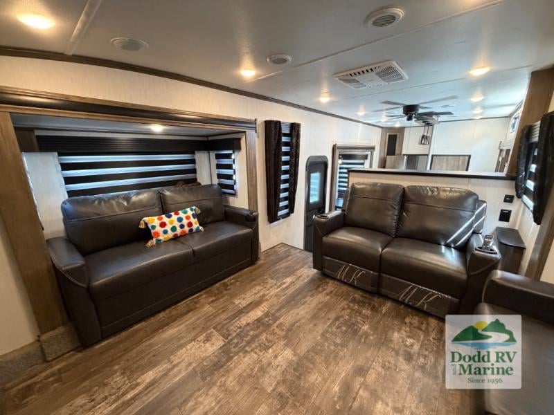 Pre-Owned 2022 Forest River RV 37FLH - photo - 42