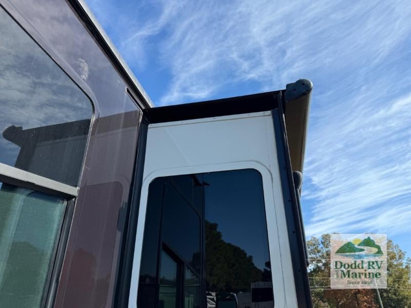 Pre-Owned 2016 Tiffin Motorhomes 40 QBH - photo - 8