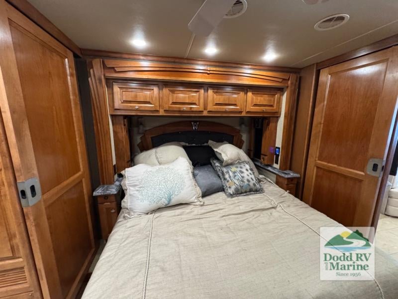 Pre-Owned 2016 Tiffin Motorhomes 40 QBH - photo - 26